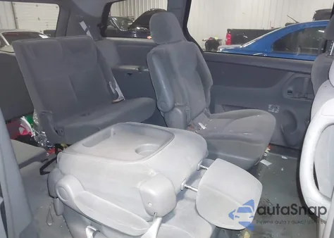 2004 Toyota Sienna Le z USA, uszkodzony, nr VIN 5TDZA23C84S005570